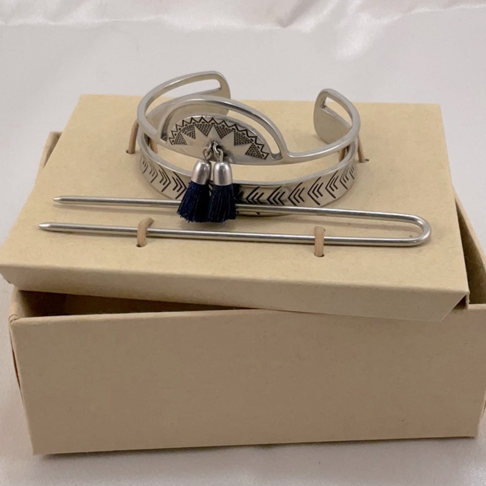 Bun maker jewelry for your hair by Jen Atkin/Chloe & Isabel